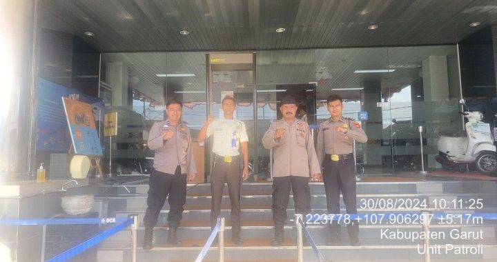 Anggota Patroli Presisi Polsek Garut Kota Sambangi Bank BCA