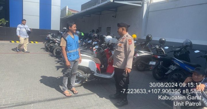 Aiptu Suyatman Anggota Polsek Garut Kota Himbau Kamtibmas Petugas Parkir