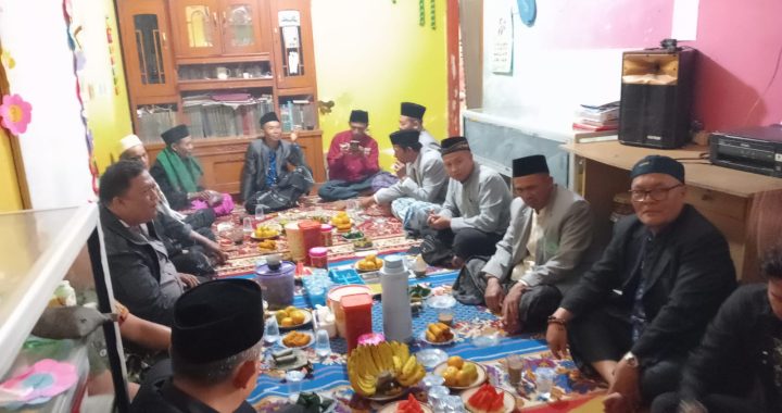 Sinergitas TNI-Polri Bhabinkamtibmas dan Babinsa Hadiri Pengajian Rutin di Masjid Jami Ar-Rohman Desa Panjiwangi