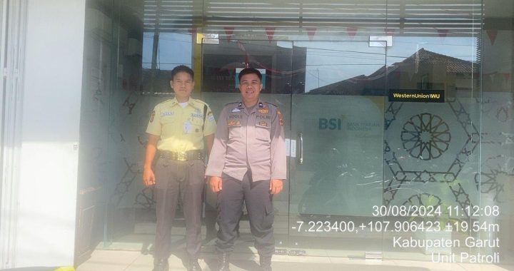 Aipda Yogi Anggota Samapta Polsek Garut Kota Sambangi Bank