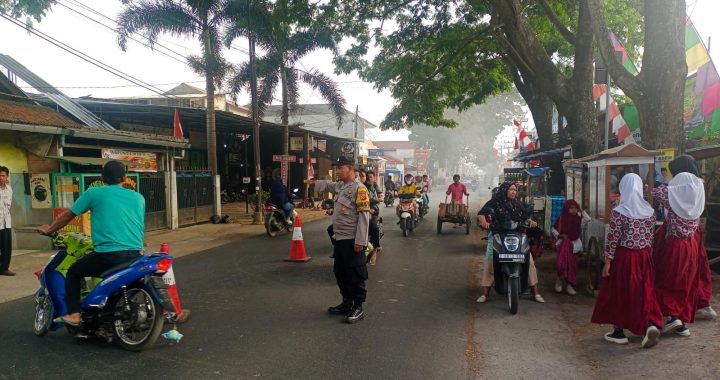 Bripka Yanto Beri Layanan Gatur Pagi Untuk Warga Masyarakat