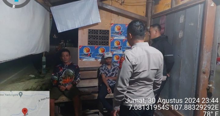 Unit Samapta beserta Bhabinkamtibmas Polsek Kadungora Antisipasi Gangguan Kamtibmas dengan melaksanakan Patroli Rutin.