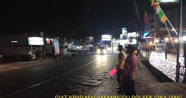 Personil Polsek Cikajang Melakukan Giat KRYD Malam Minggu Yang Dipimpin Langsung Oleh Kapolsek Cikajang AKP Patri Arsono, S.H.