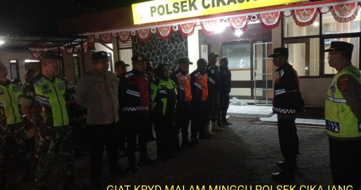 Polsek Cikajang Polres Garut Giat Rutin Apel Gabungan Malam Minggu Yang Dipimpin Langsung Oleh Kapolsek Cikajang AKP Patri Arsono, S.H