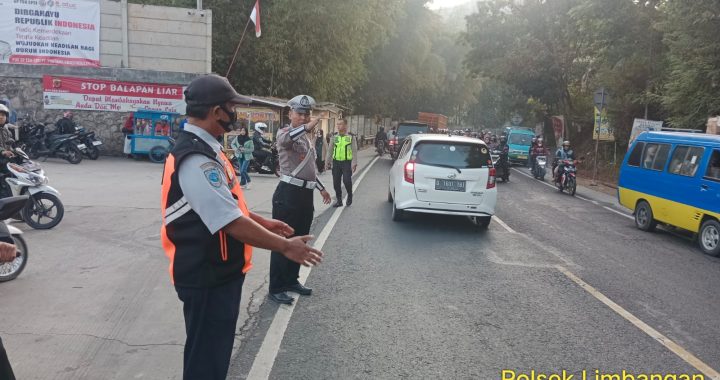 Panit lantas polsek limbangan melaksanakan giat gatur lalu lintas