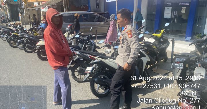 Aiptu Gunawan Anggota Samapta Polsek Garut Kota Lakukan Patroli Dialogis Di Wilayah Kelurahan Kota Kulon