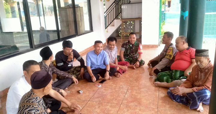 bhabinkamtibmas melaksanakan giat ngariung kamtibmas