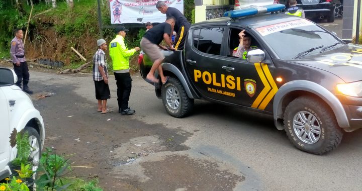 Polsek banjarwangi laksanakan patroli sore