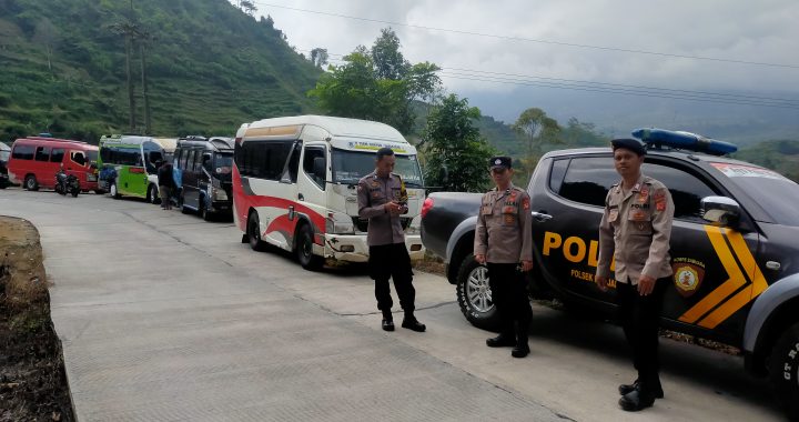 Polsek banjarwangi laksanakan patroli jelang sore hari