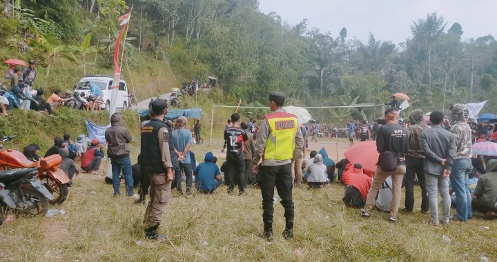 Polsek banjarwangi melaksanakan patroli siang