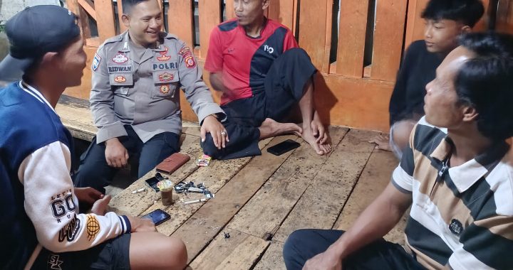 Panit binmas melaksanakan giat silaturahmi kamtibmas