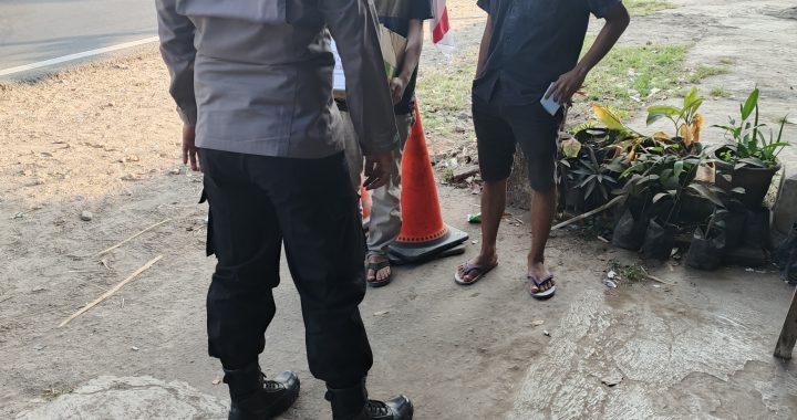 Anggota Polsek Limbangan melaksanakan giat patroli dialogis