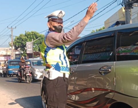 Panit lantas polsek samarang rawan pagi di pasar samarang