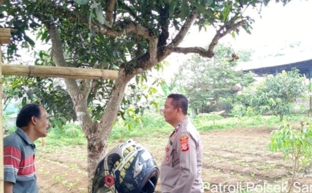 Panit samapta polsek samarang patroli tatap muka di desa cintarasa