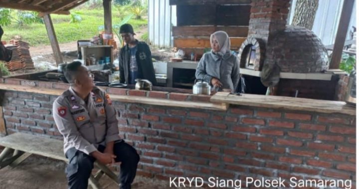 Bhabin polsek sakarang laksanakan sambang warga di desa cisarua