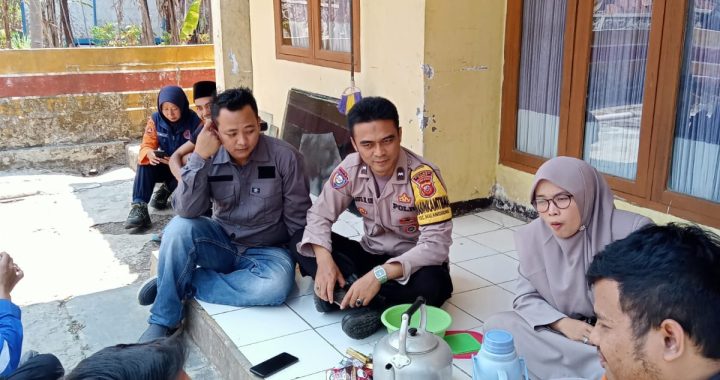 Patroli DDS, Bhabinkamtibmas Sambangi Warganya    