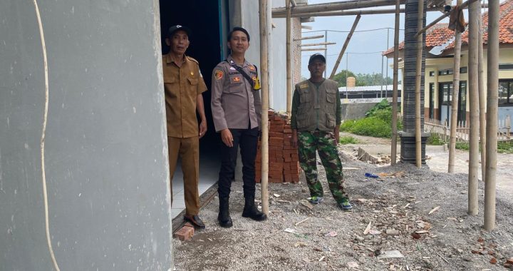 bhabin desa pasanggrahan sambangi warga desa binaannya