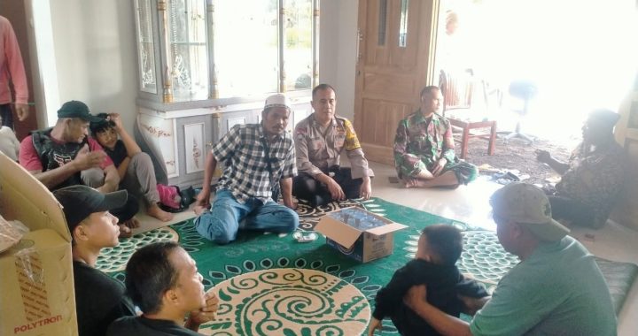 polsek banyuresmi bhabin desa sukamukti sambangi warga