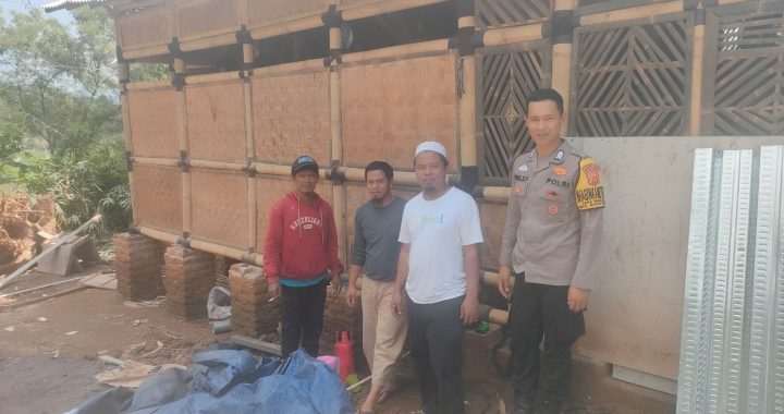 polsek banyuresmi bhabin desa binakarya sambangi warga