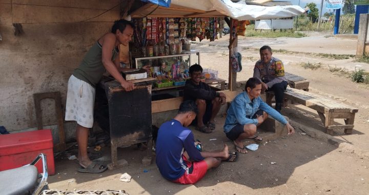 polsek banyuresmi bhabin desa dangdeur sambangi warga