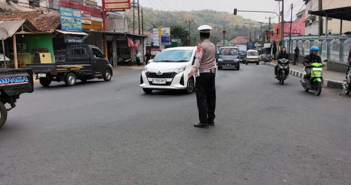 UNIT LANTAS POLSEK MALANGBONG LAKSANAKAN JAM RAWAN PAGI