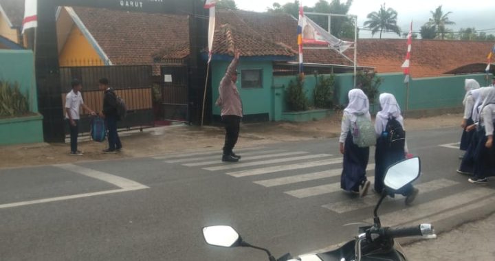 polsek banyuresmi anggota jam rawan pagi di smpn banyuresmi