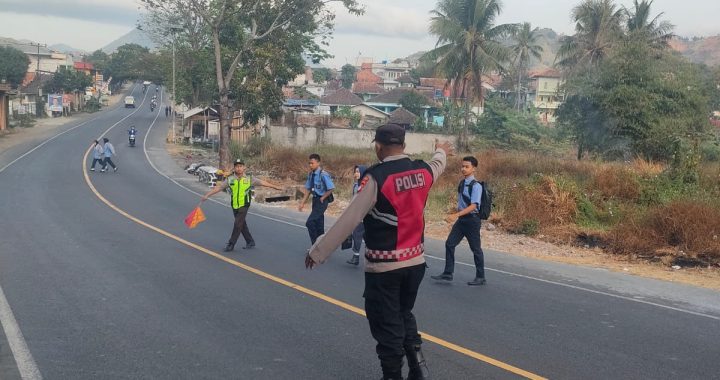 Anggota polsek limbangan melaksanakan gatur rawan pagi