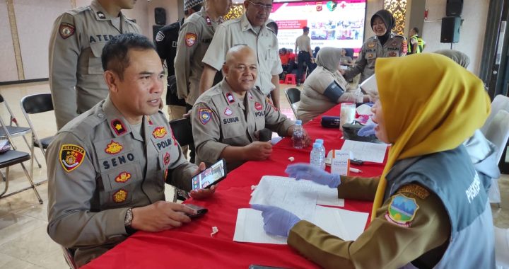 Kapolsek limbangan menghadiri kegiatan donor darah dimako polres garut