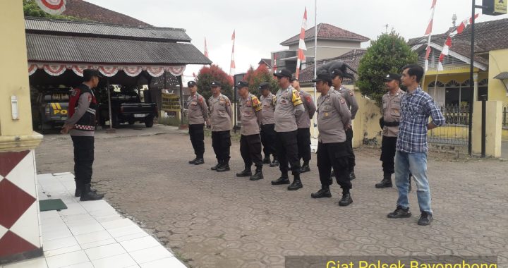 MELAKSANAKAN GIAT RUTINITAS ANGGOTA POLSEK BAYONGBONG DAN POLSUBSEKTOR CIGEDUG  POLSEK BAYONGBONG DAN POLSUBSEKTOR CIGEDUG  DALAM RANGKA APEL PAGI MENCEGAH TERJADINYA POTENSI KERAWANAN KAMTIBMAS