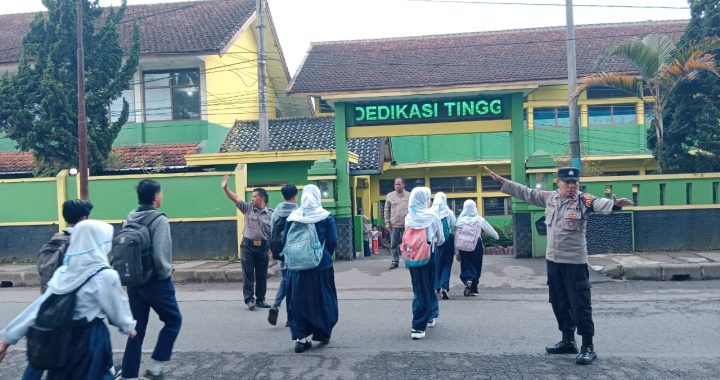 Giat Rutin Anggota Polsek Cikajang Di Pagi Hari