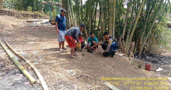 polsek banyuresmi bhabin desa karyasari sambangi warga