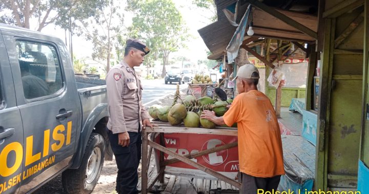 Anggota polsek limbangan berikan himbauan kamtibmas kepada para pedagang