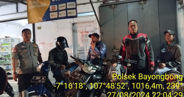 MENCEGAH POTENSI TINDAK KRIMINAL ANGGOTA POLSEK BAYONGBONG DAN POLSUBSEKTOR CIGEDUG  GIAT SILATURAHMI KAMTIBMAS MALAM GARUT LAUTAN BIRU