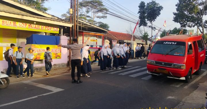 polsek banyuresmi anggota jjam rawan pagi di smp muslimin