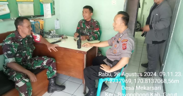 SINERGITAS TNI-POLRI ANGGOTA POLSEK BAYONGBONG DAN POLSUBSEKTOR CIGEDUG  GIAT PATROLI SAMBANG WARGA DAN MEMBERIKAN PESAN PESAN PADA WARGA DAN TOKOH MASYARAKAT