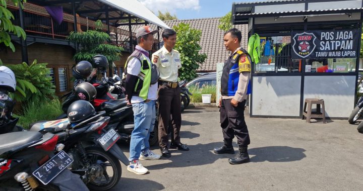 Personil Binmas Polsek Tarogong Kidul Menggelar Giat Sambang Warga dan Sosialisasi Bahaya Narkoba serta Kecanduan Judi Online