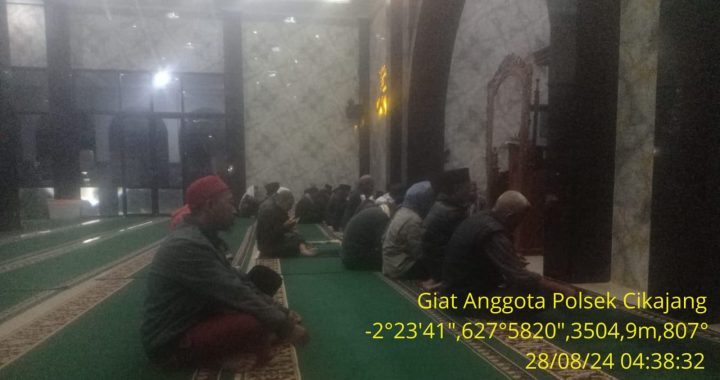 Kanit Binmas Polsek Cikajang Ipda Saepuloh Melaksanakan Safari Subuh