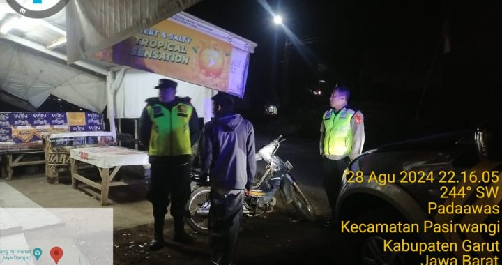 Polsek Pasirwangi melaksanakan patroli malam kepukiman penduduk