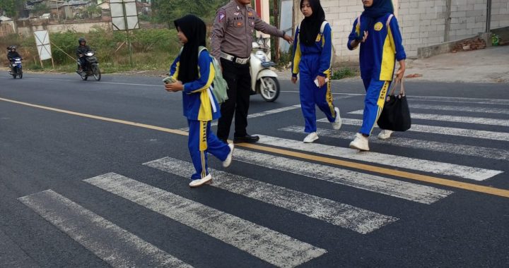 Anggota polsek limbangan melaksanakan gatur rawan pagi