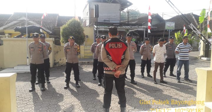 ANGGOTA POLSEK BAYONGBONG DAN POLSUBSEKTOR CIGEDUG  DAN POLSUBSEKTOR CIGEDUG MELAKSANAKAN GIAT APEL PAGI UNTUK MENINGKATKAN KINERJA SESUAI TUPOKSI TUGAS MASING-MASING