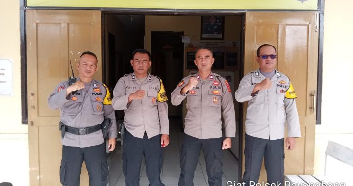 MELAKSANAKAN TUGAS DENGAN TANGGUNG JAWAB ANGGOTA POLSEK BAYONGBONG DAN POLSUBSEKTOR CIGEDUG  GELAR SERAH TERIMA PIKET JAGA LAMA OLEH PIKET JAGA BARU