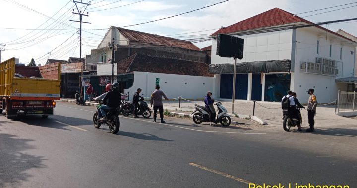 Anggota polsek limbangan melaksanakan penrtiban knalpot brong