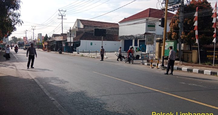 Anggota polsek limbangan melaksanakan penertiban knalpot brong