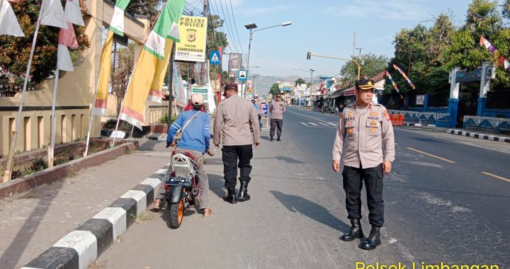 Anggota polsek limbangan melaksanakan rajia knalpot