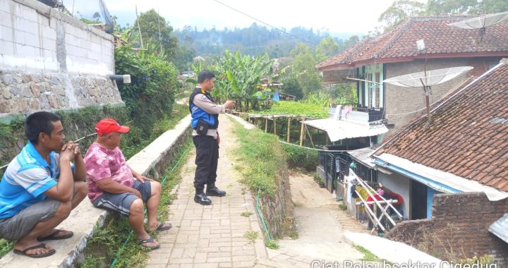 BHABINKAMTIBMAS GIAT DOOR TO DOOR SYSTEM MENJALIN SILATU-RAHMI BERSAMA MASYARAKAT