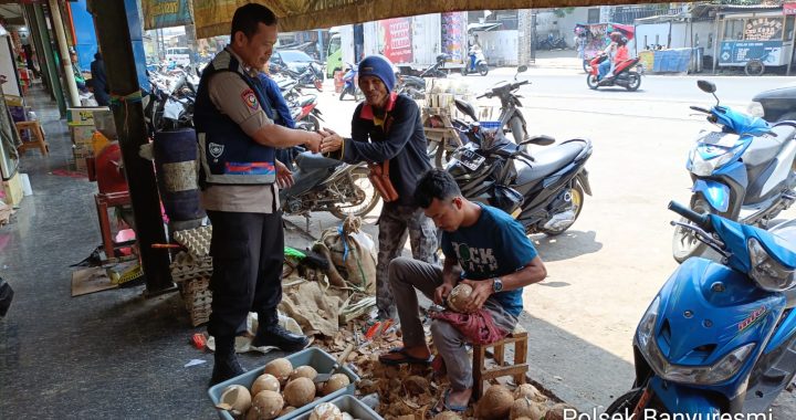 polsek banyuresmi kegiatan bhabin desa banyuresmi di pasar