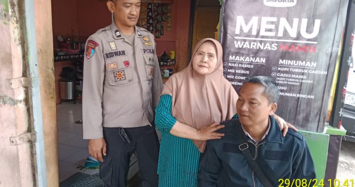 Anggota Polsek Cikajang Laksanakan Himbauan Dengan Warga