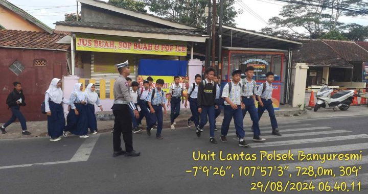 polsek banyuresmi unit lantas pengaturan rawan pagi