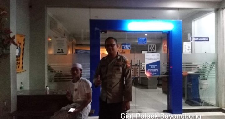 MEMBERIKAN PERLINDUNGAN KEPADA MASYARAKAT ANGGOTA POLSEK BAYONGBONG DAN POLSUBSEKTOR CIGEDUG  GIAT KRYD SILATURAHMI KAMTIBMAS MALAM GARUT LAUTAN BIRU