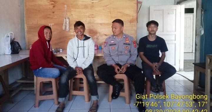 BHABINKAMTIBMAS GIAT DOOR TO DOOR SYSTEM MENJALIN SILATU-RAHMI BERSAMA MASYARAKAT